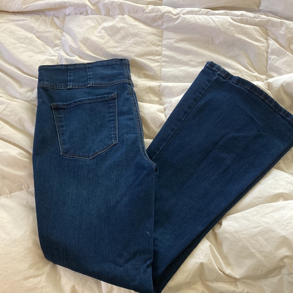 Jessica Simpson pull on flared jeans.